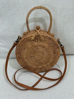 BEACHGOLD Bali Handwoven Round Rattan Crossbody Bag Natural Brown Artisan EUC